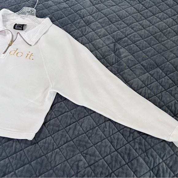 Nike Sweater Women Small Just Do It White Gold 1/2 Zip Crop Sweatshirt Athletic - Picture 7 of 7